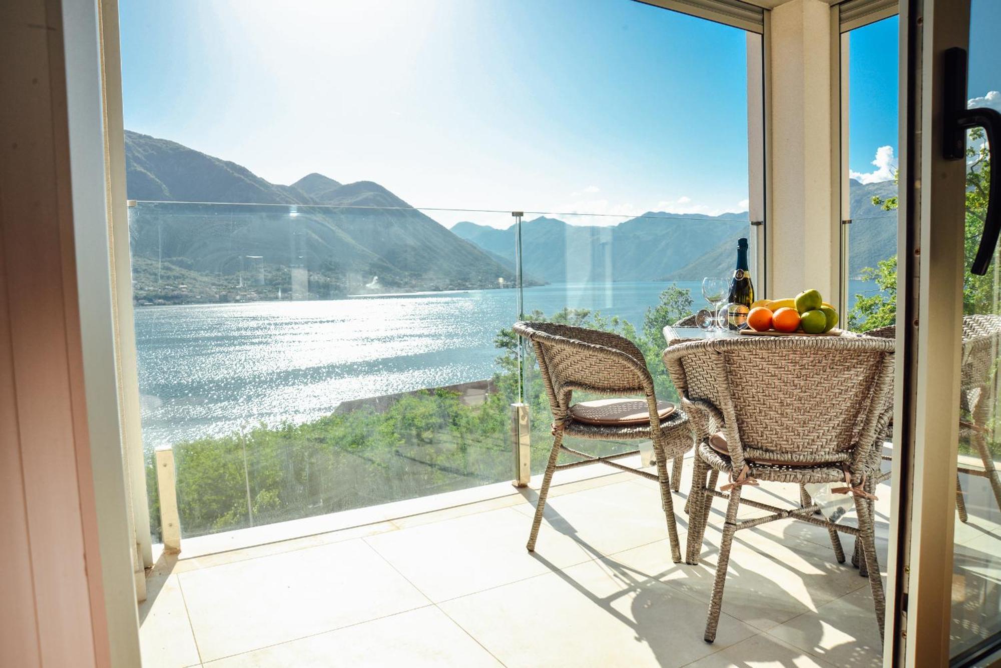 Sea View Apartment For 4 Котор Екстер'єр фото