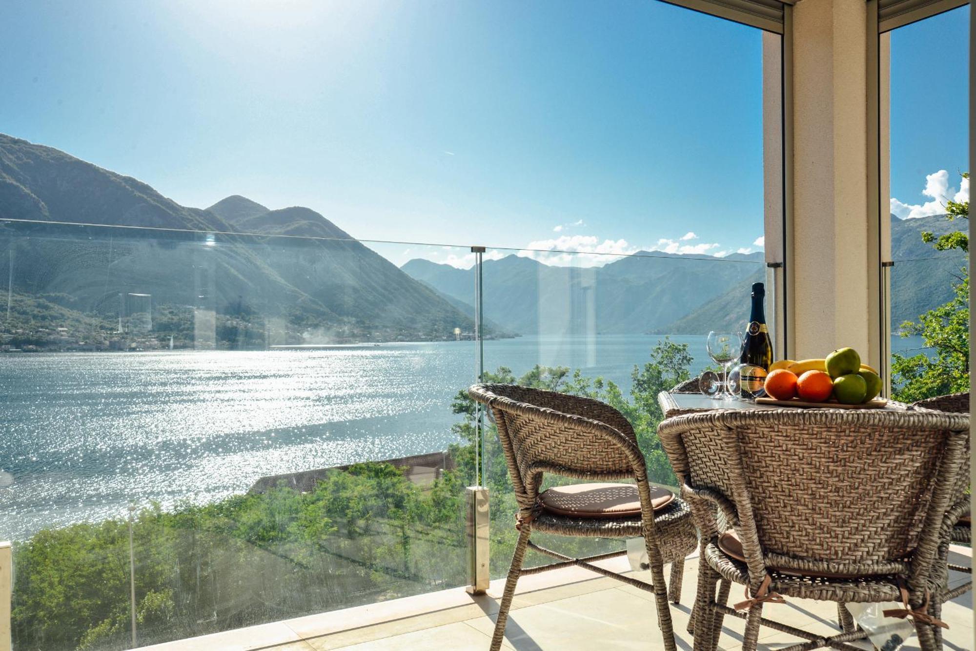 Sea View Apartment For 4 Котор Екстер'єр фото