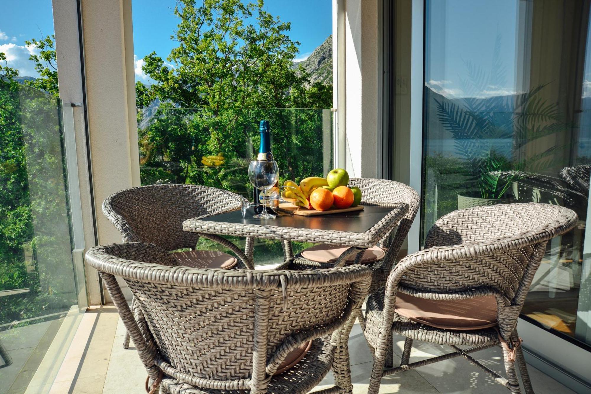Sea View Apartment For 4 Котор Екстер'єр фото